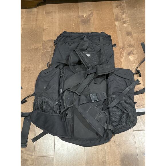 True North Firefly Wildland Backpack | Black | Firefighting Gear | 2500 cu in - Picture 4 of 4